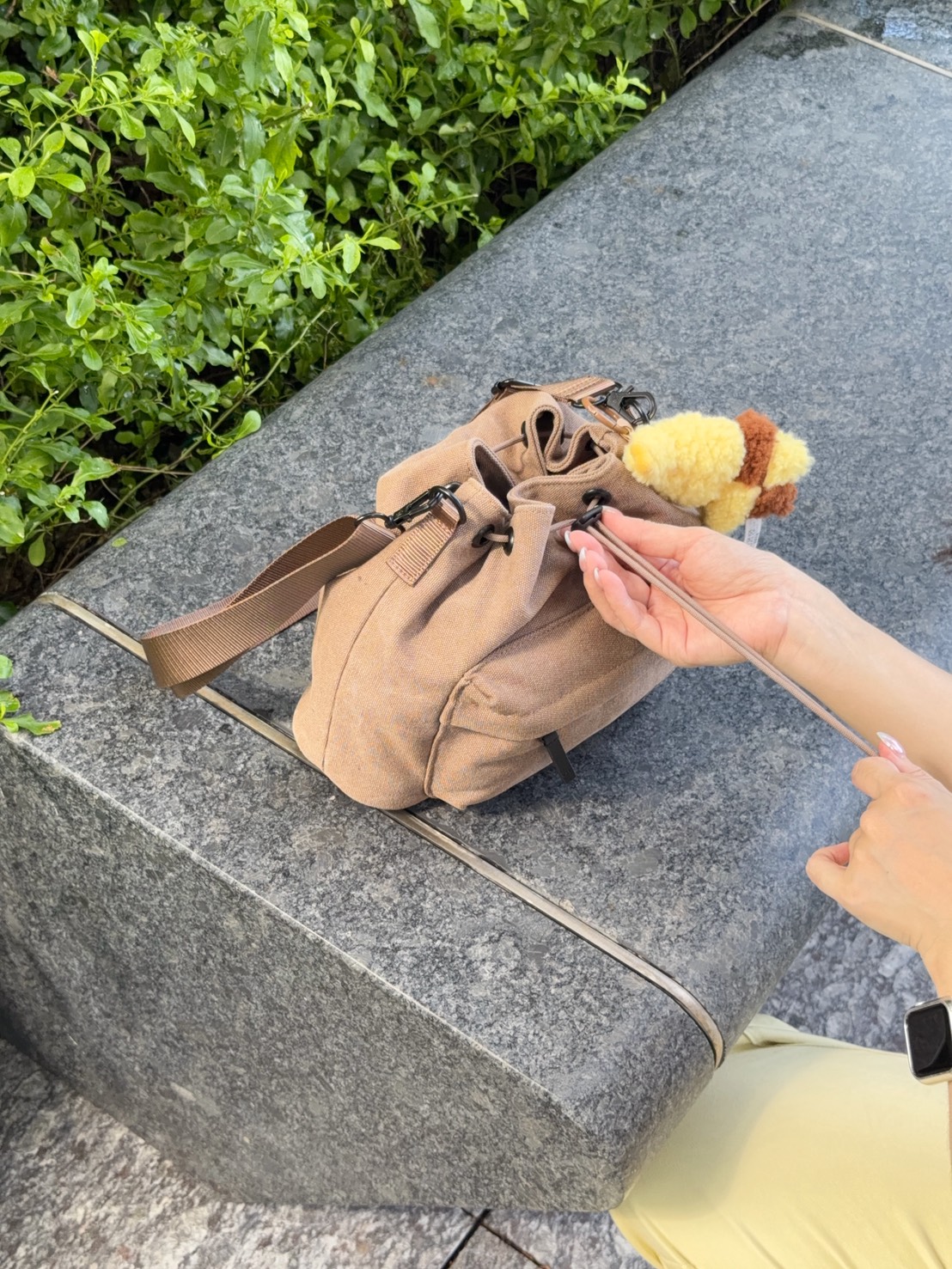 瑞典 GASTON LUGA 包包推薦｜Spläsh Bucket Crossbody 復古棕，簡約又有細節的休閒斜背包