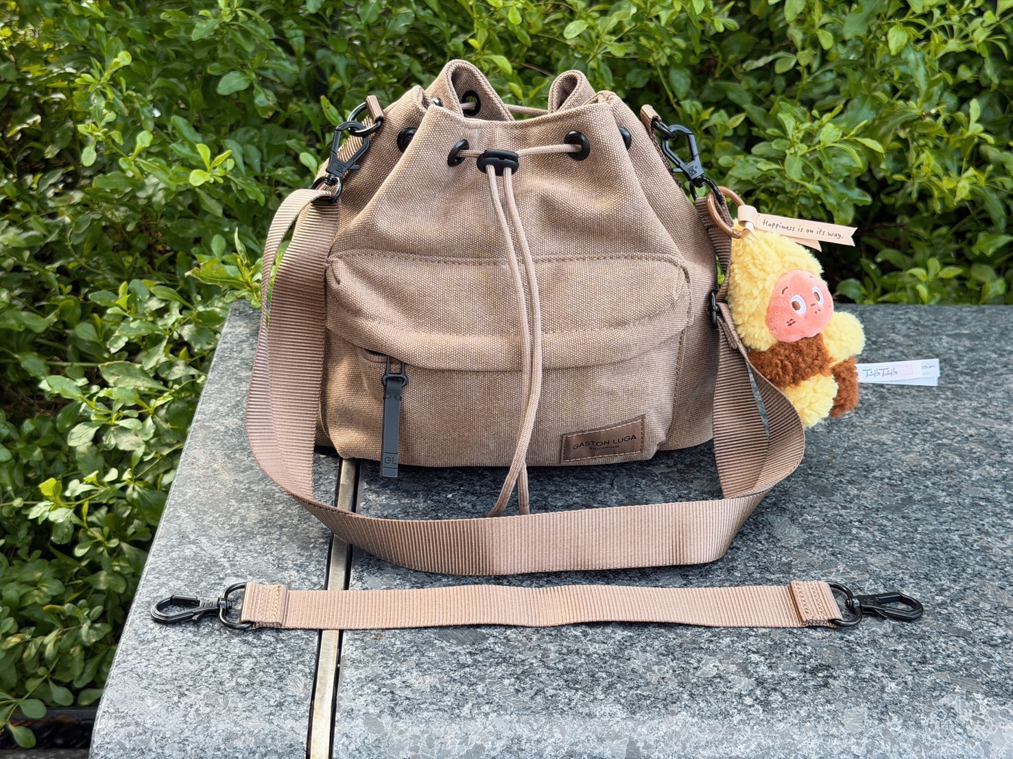 瑞典 GASTON LUGA 包包推薦|Spläsh Bucket Crossbody 復古棕,簡約又有細節的休閒斜背包 - 第4張圖 瑞典 GASTON LUGA 包包推薦|Spläsh Bucket Crossbody 復古棕,簡約又有細節的休閒斜背包